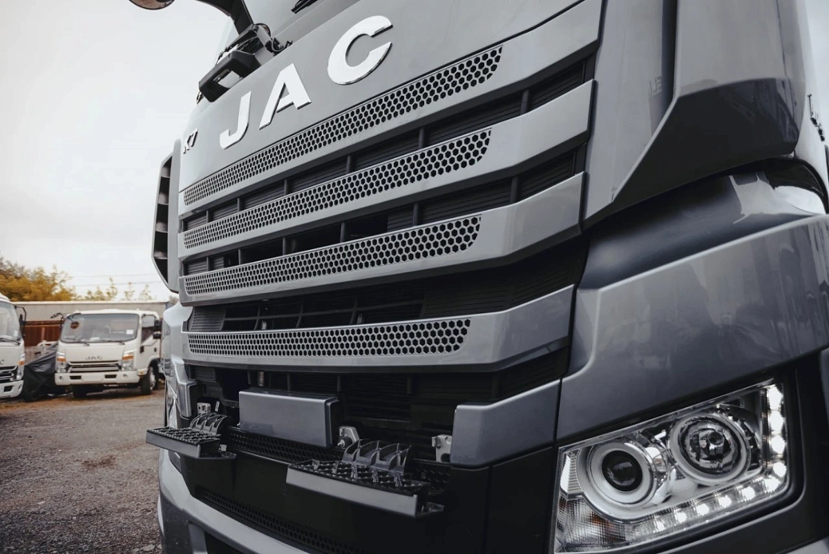 Седельный тягач JAC K7 — фото, цена, характеристики