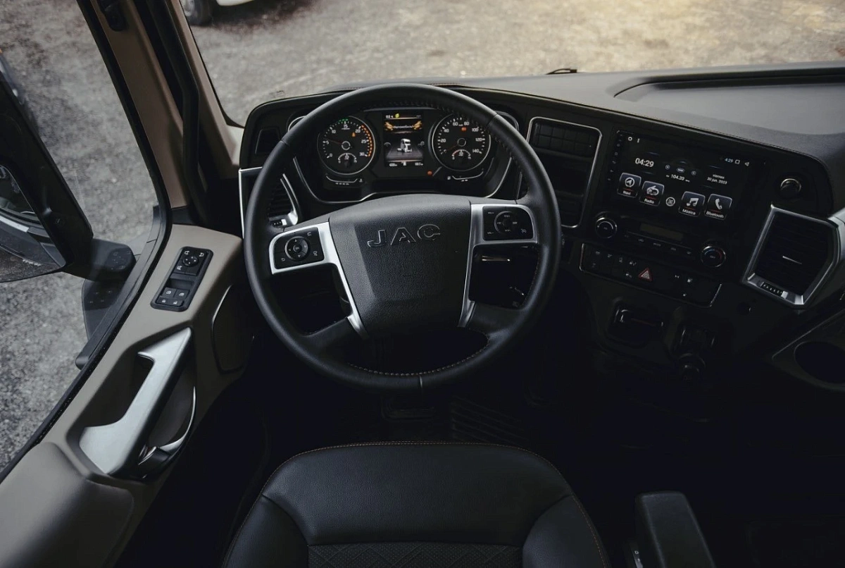 Седельный тягач JAC K7 — фото, цена, характеристики