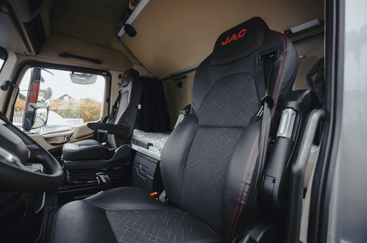 Седельный тягач JAC K7 — фото, цена, характеристики