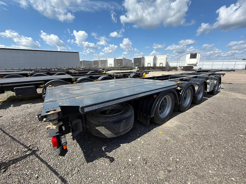 Полуприцеп контейнеровоз Тонар K4-U (99891) из нашего арендного парка
